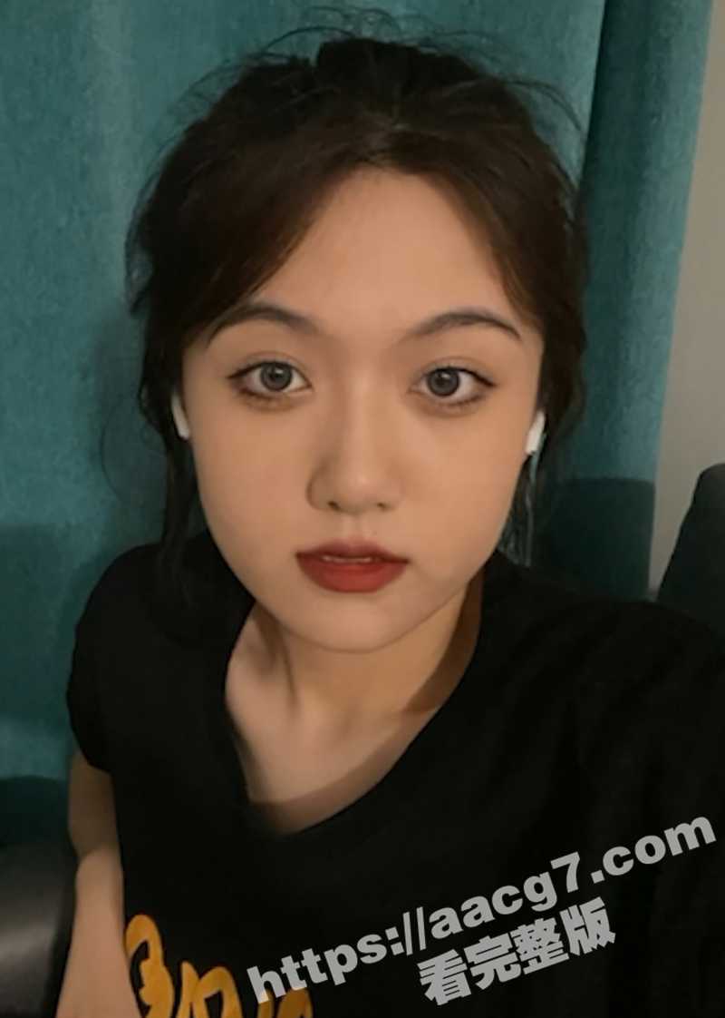白嫩学生妹分手后被渣男曝光做爱视频 私下竟是欲求不满的骚鸡 淫荡张开双腿露出粉穴迎接大屌插入