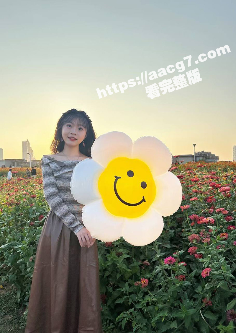 海角乱伦大神 真实乱伦强上姐姐 按在床上无套内射亲姐 把她都给操哭了！
