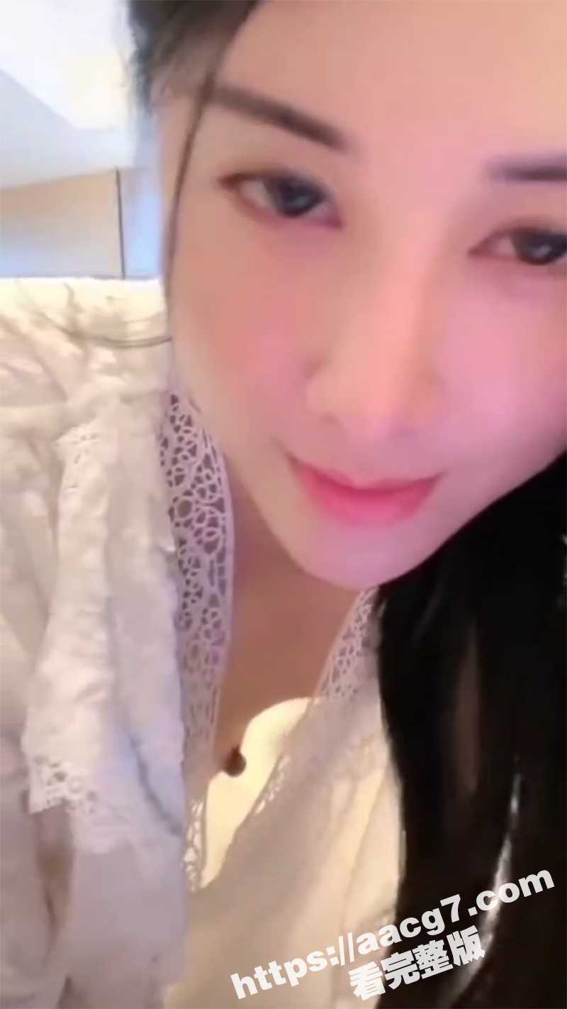 抖音骚鸡走光合集 各路主播故意走光 最新精选流量密码 擦边直播春光乍现 记录这一瞬间的美丽