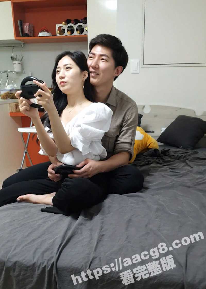 韩国约良达人 金先生 约战身材超棒的网红美少女 先玩游戏再玩逼 按在床上无套后入爆操