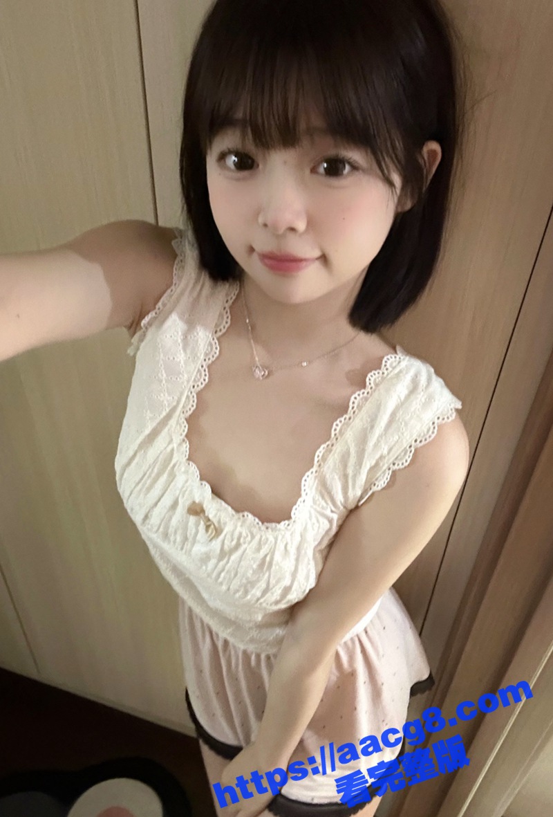 清纯白虎萝莉兼职裸聊 骚话连连淫叫不停 手指扣弄娇嫩无毛小穴挑逗 让人欲罢不能