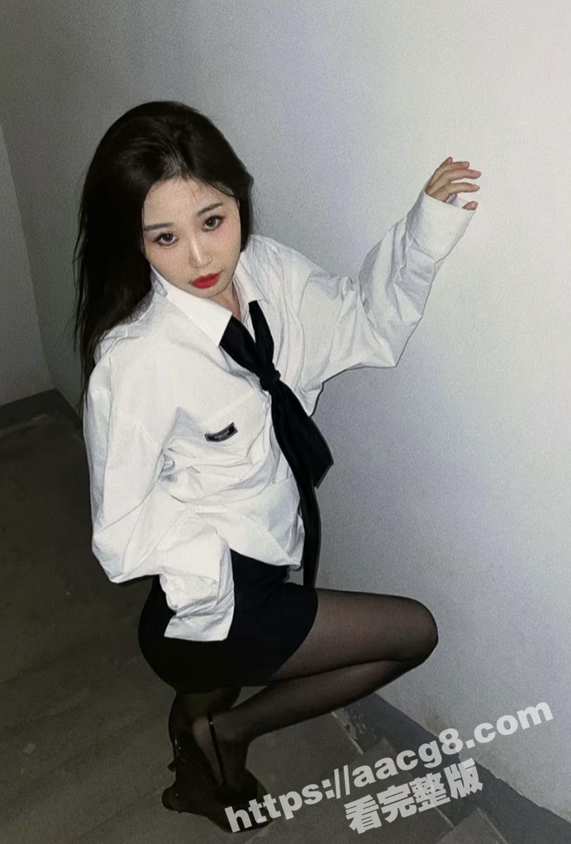反差清纯学生妹沐瑶呀 黑丝全裸楼道抠逼自慰 一边喷水一边娇喘 细腰巨乳肥臀无比迷人