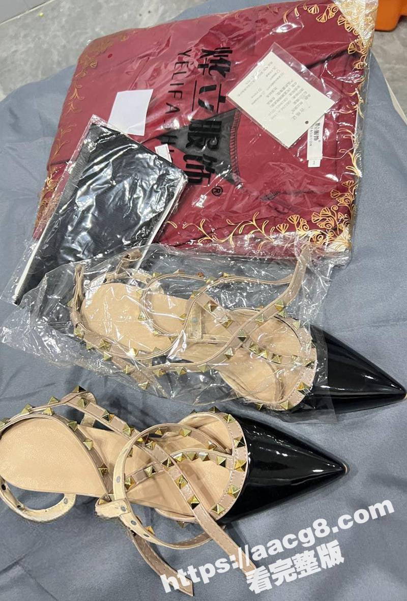 推特大神约炮大二黑丝相关图片