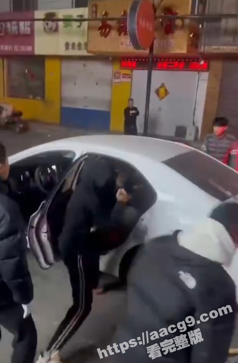 近日山东新泰市网吧街相关图片