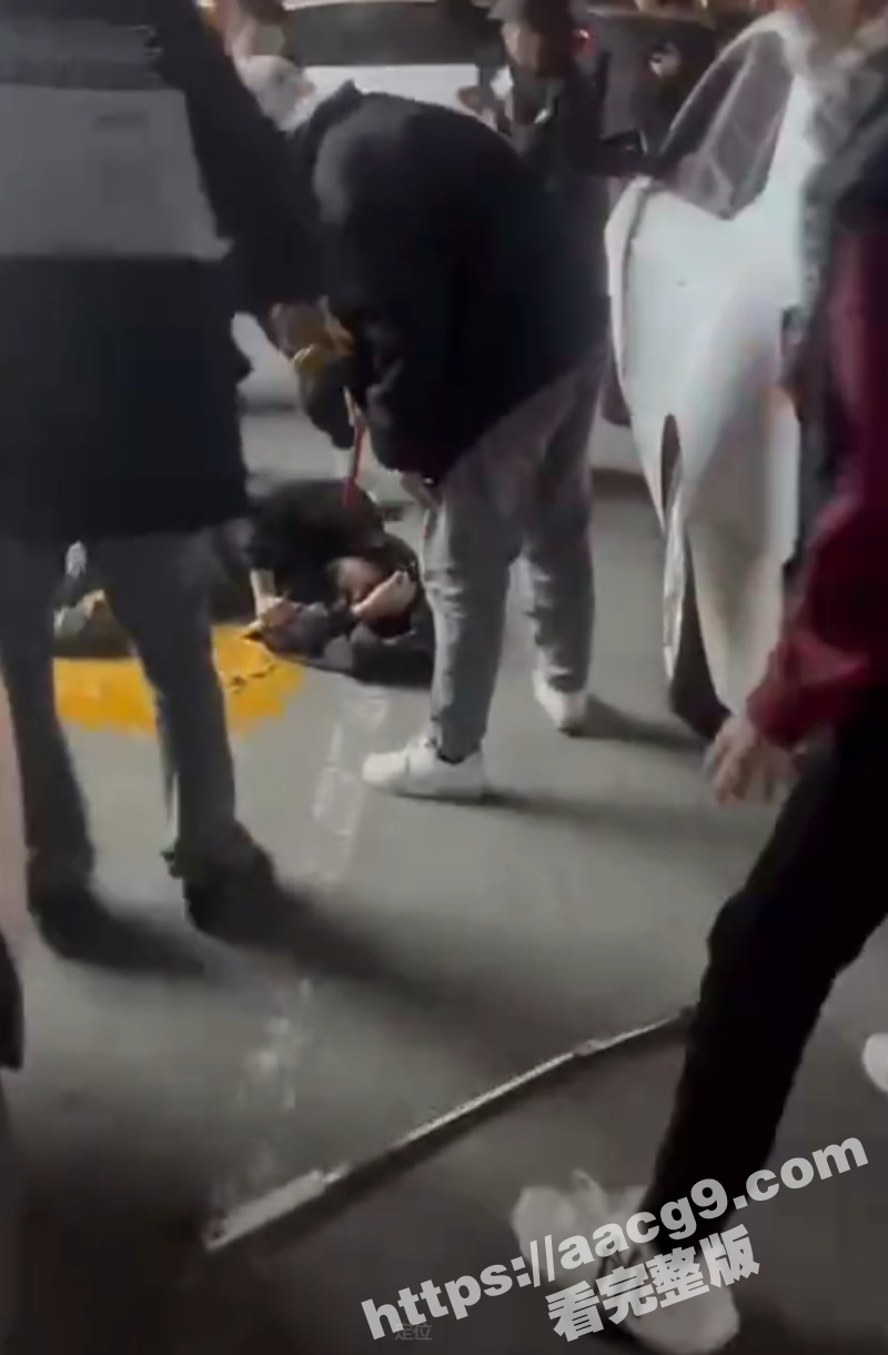 近日山东新泰市网吧街相关图片