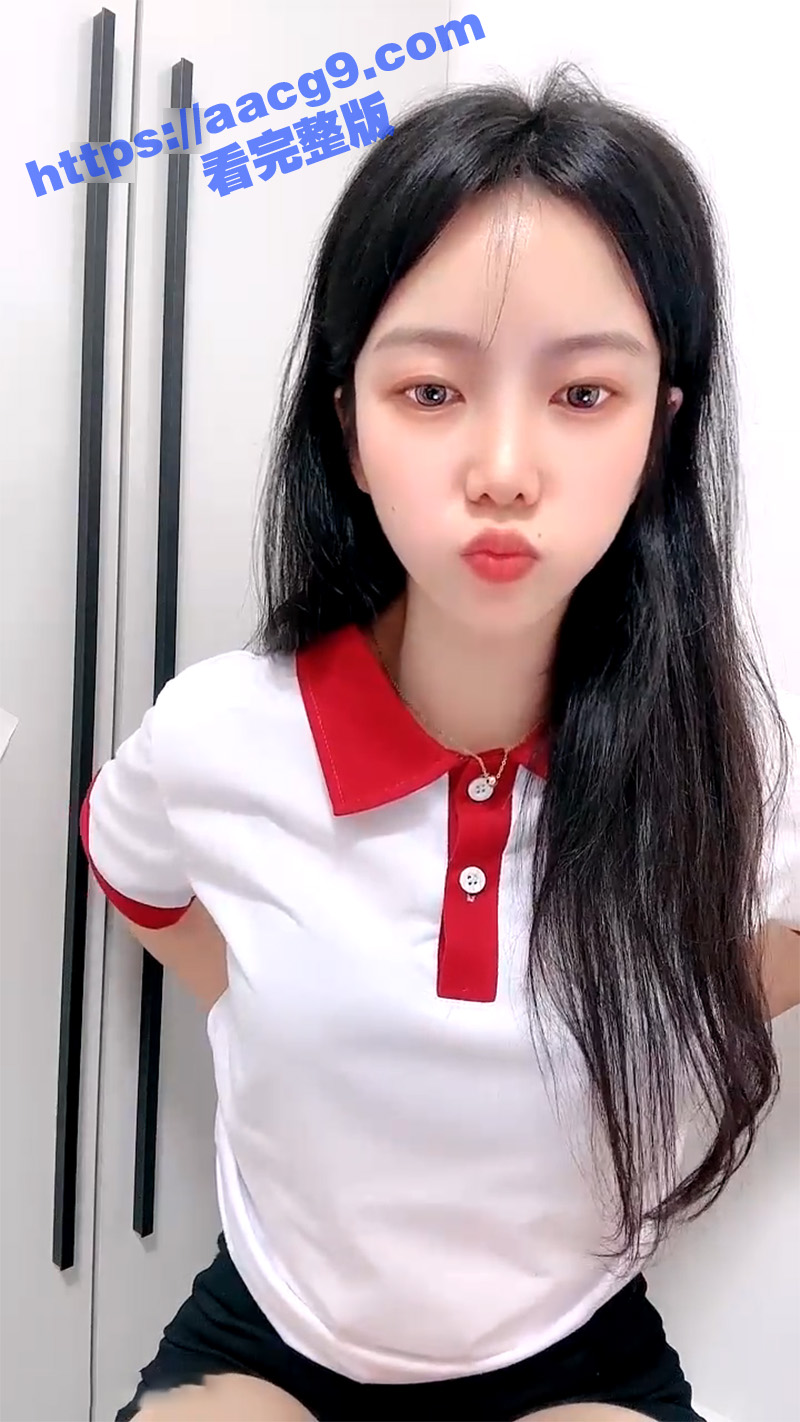 绝美颜值嫩妹下海 04年极品小仙女 大方展示粉嫩美乳 白嫩翘臀配一线天嫩鲍 真让人眼馋啊