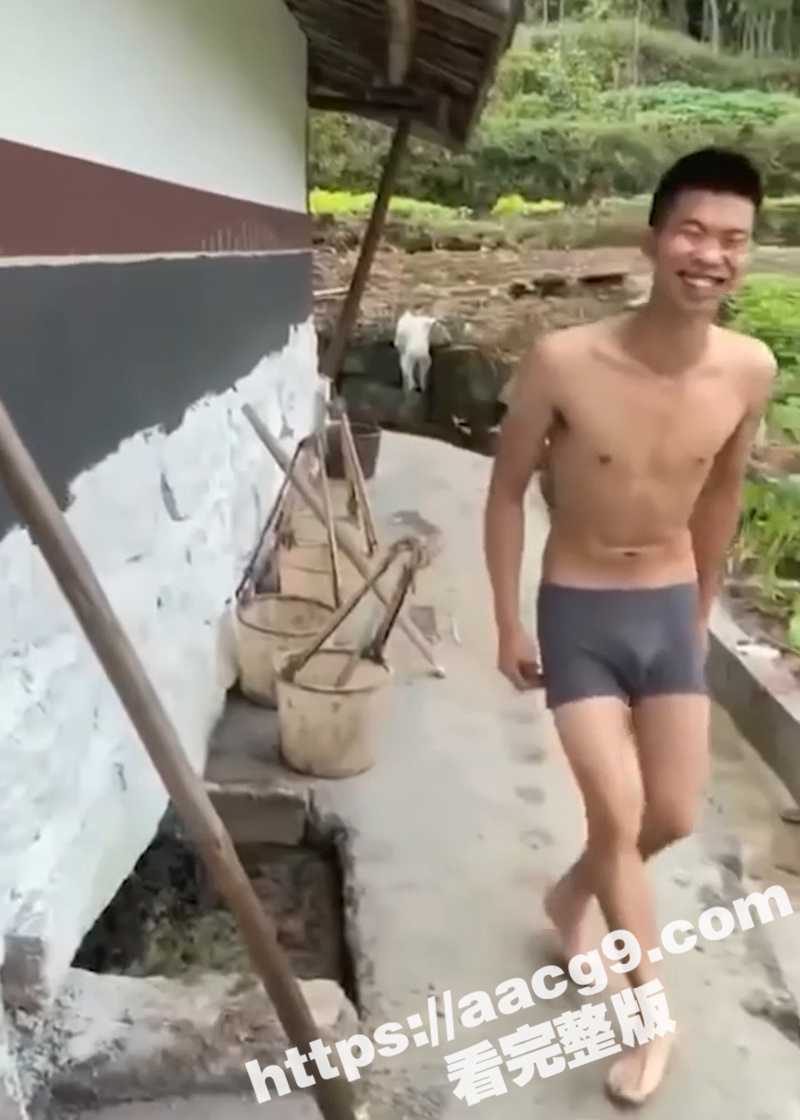 年轻人为当网红疯狂无相关图片