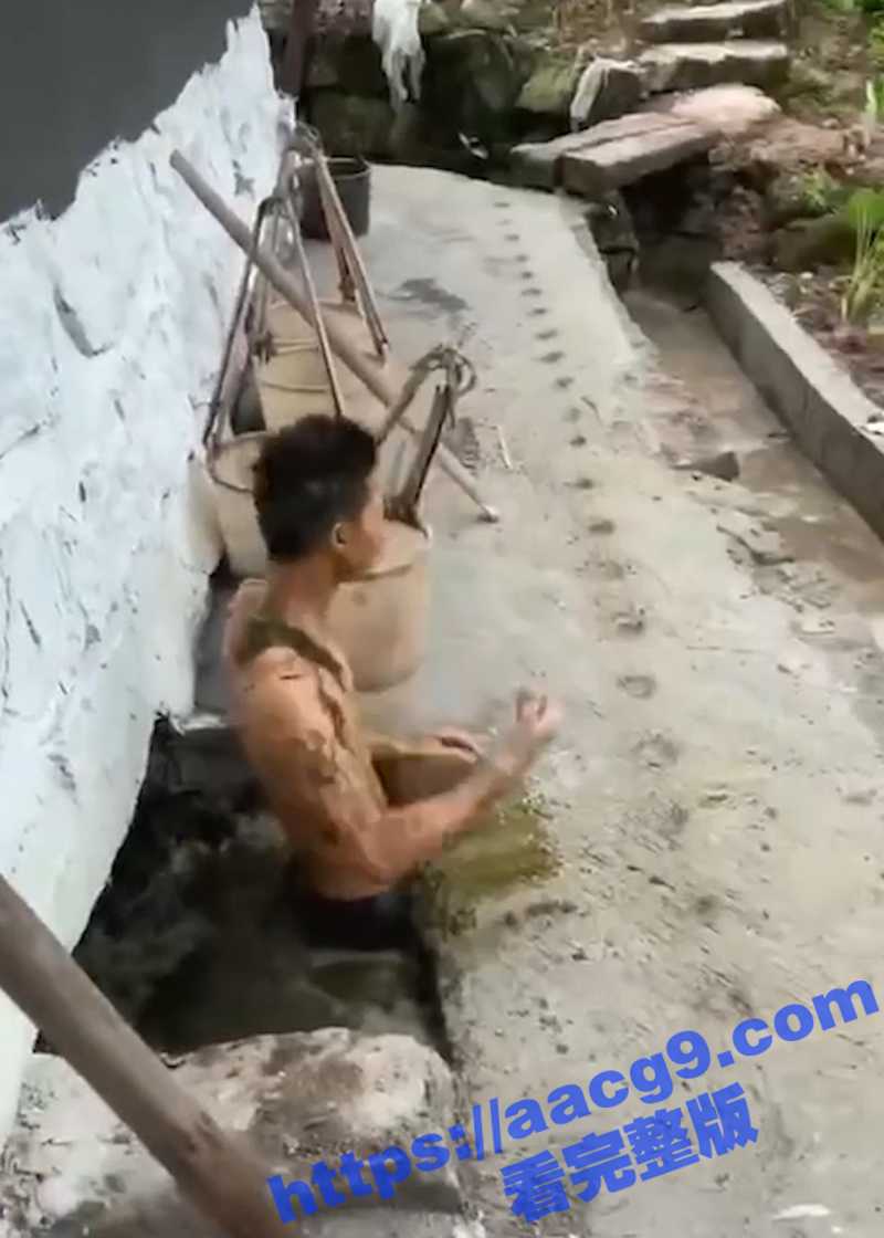 年轻人为当网红疯狂无相关图片