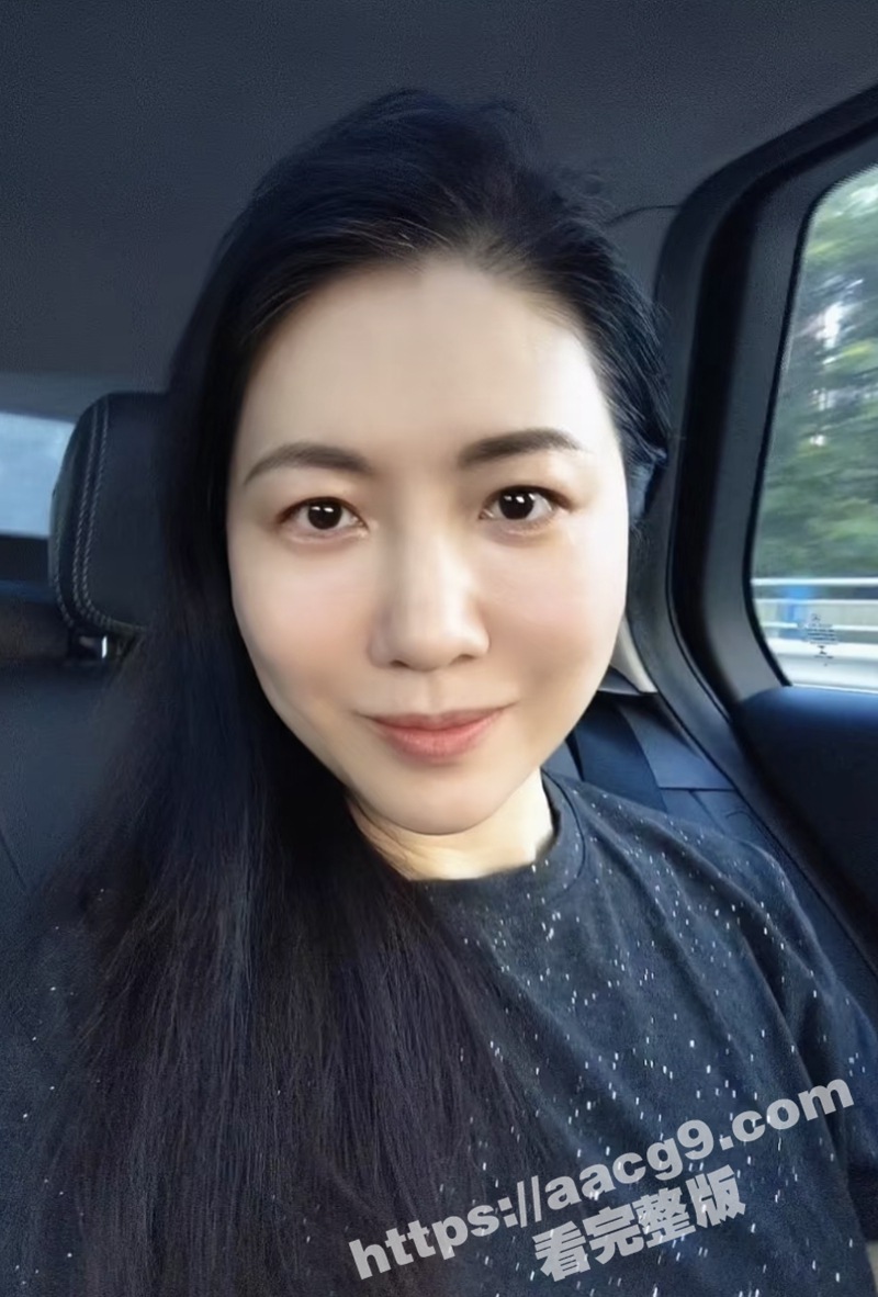 真实东北夫妻3P现场！丈夫找兄弟一起玩 骚货妻子两根肉棒换着吃 奶大声浪还主动求操
