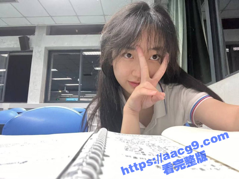 重庆反差眼镜学生妹 相关图片