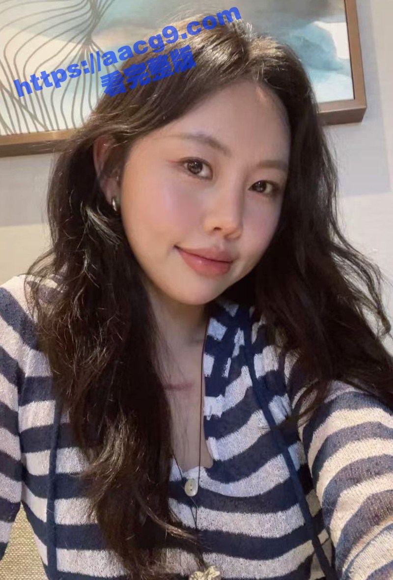 韩国绿帽夫妻自拍 绿帽狂眼睁睁看老婆被单男狂操 一边撸一边近距离特写 刺激到爆