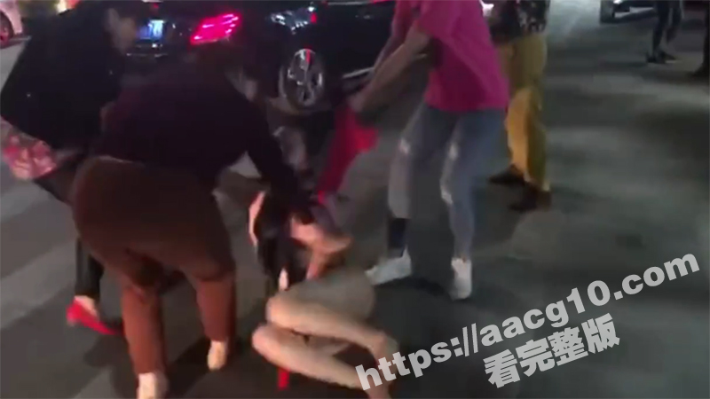 老阿姨抓暴力小三 叫相关图片