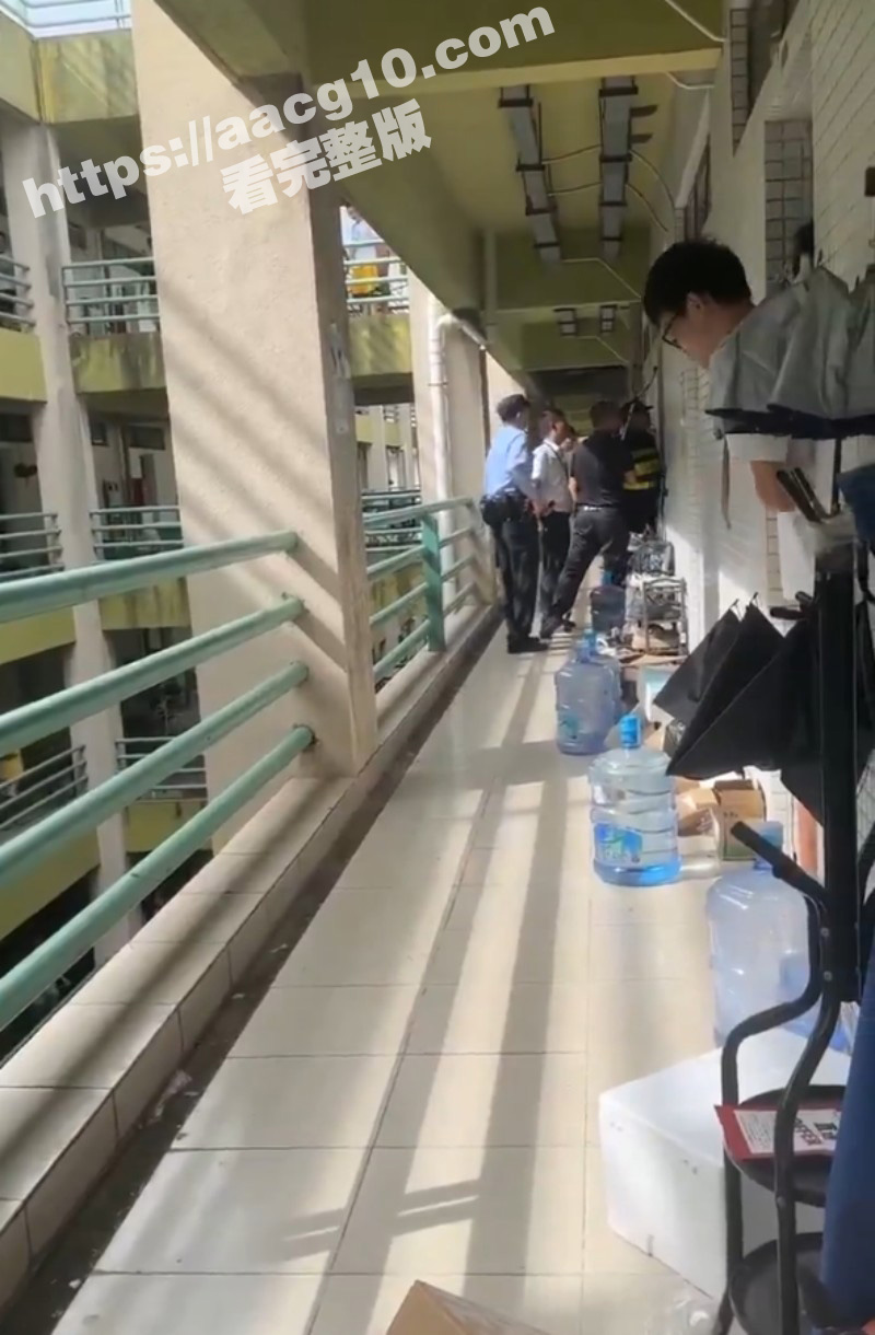 广东工业大学惊现持刀伤人事件 嫌疑人反锁宿舍拒捕 公安人员破门而入 现场视频流出