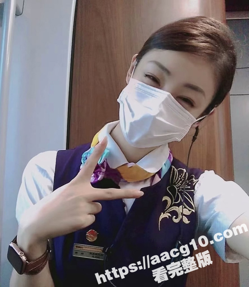 真实高铁女乘务员朱筱盈 上班是高冷制服女神 下班秒变淫娃 摆出各种淫荡姿势 等待主人插入