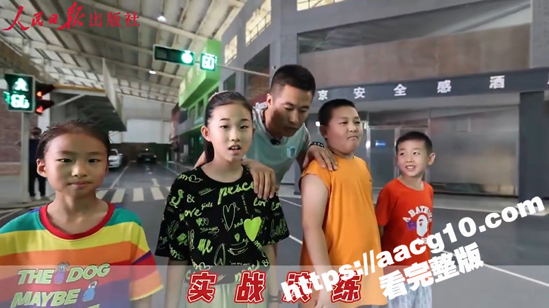广东珠海发生汽车撞人相关图片