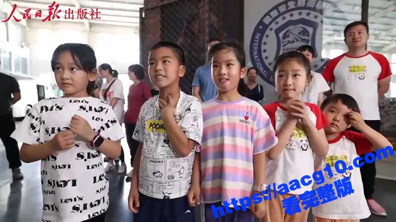 广东珠海发生汽车撞人相关图片