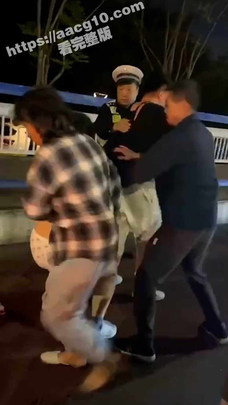 广西柳州两女司机路怒相关图片