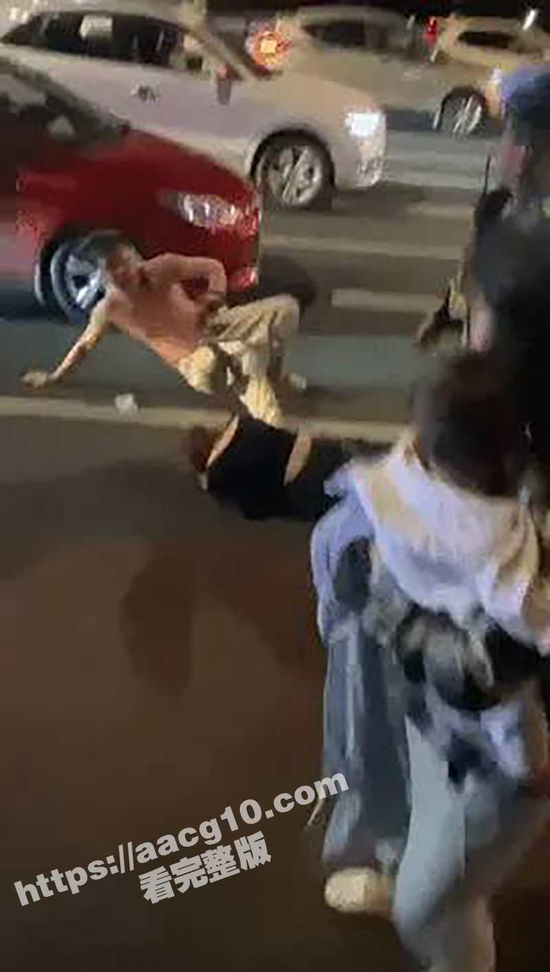 广西柳州两女司机路怒相关图片