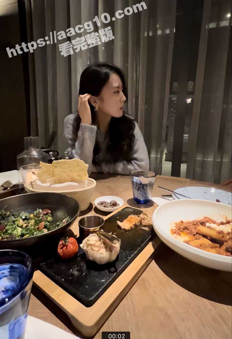 土豪富商包养大二学生妹 李湘 风油精滴穴重口性爱超级会玩 乖乖女脱光大反差竟是阴毛浓密的黑森林