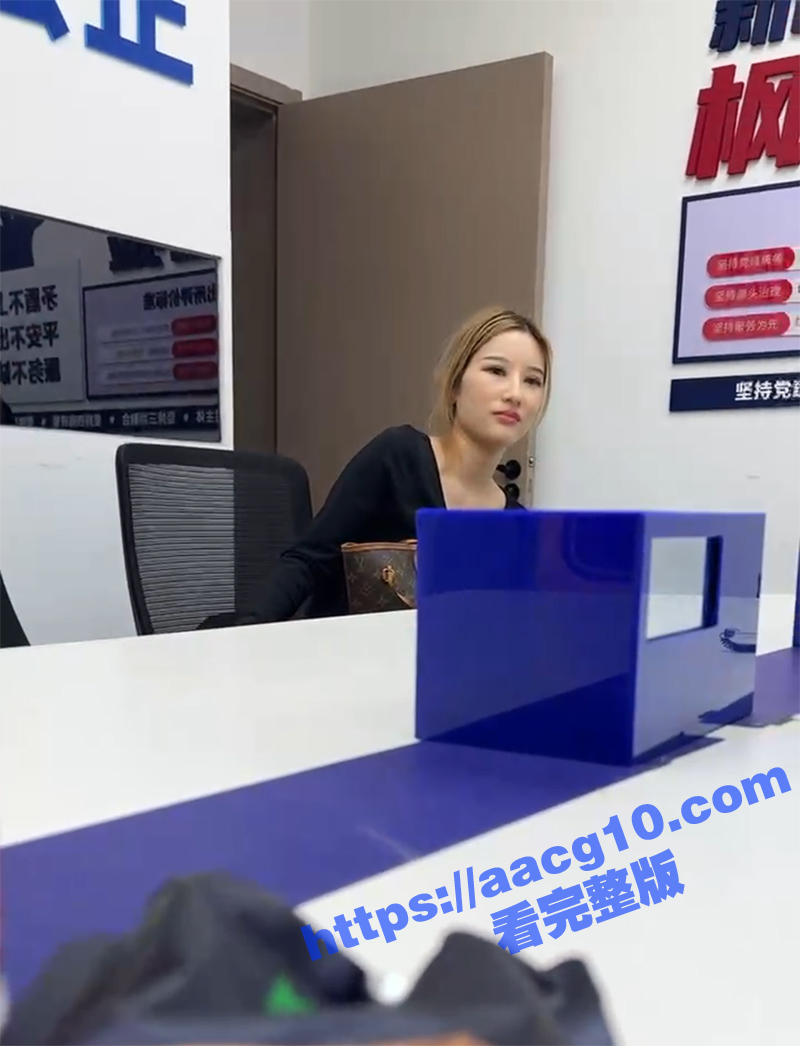 湖南长沙酒吧讹诈女 做陪酒骚鸡 竟报警客人猥亵 扬言赔偿5W 现场民警都笑惨了