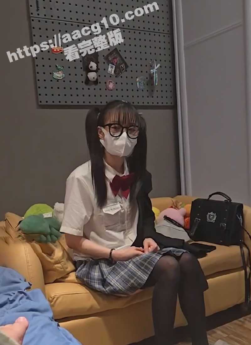 私房原创偷拍 约炮00后女大学生双马尾乖乖女 下海没多久就被内射到哭 哥们已经带她去买药了