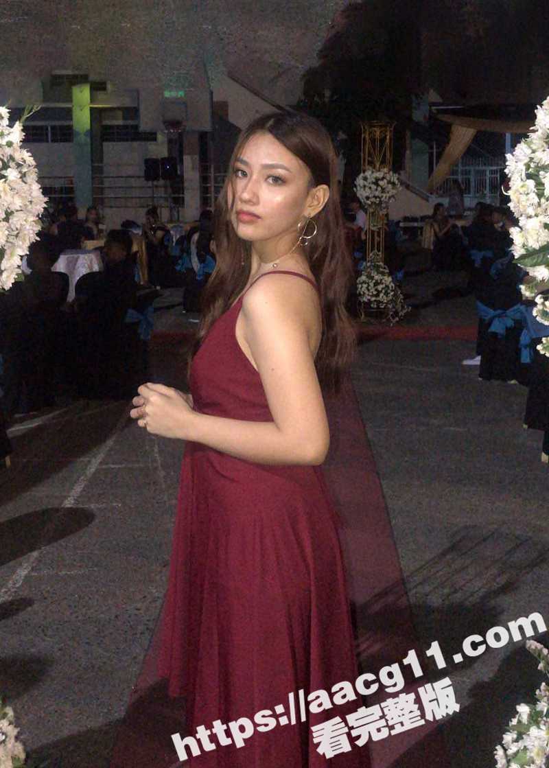 喜欢竖中指的马来西亚气质女老师手机相册流出 全是露脸裸照自慰骚拍 母狗气质显露无疑
