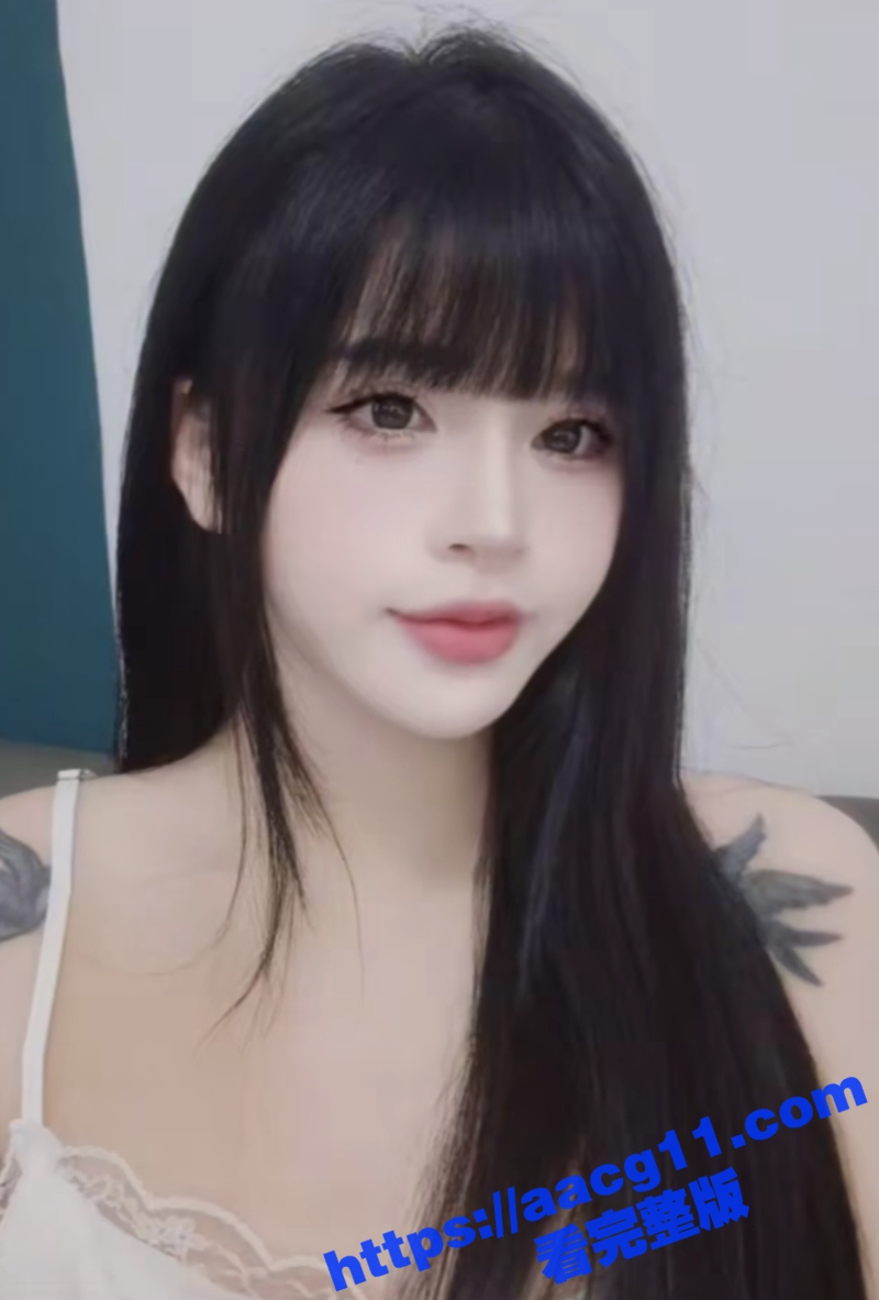 抖音网红反差婊深夜骚舞 露点惊呆老哥 裙底直播小穴一览无遗 这骚操作绝了