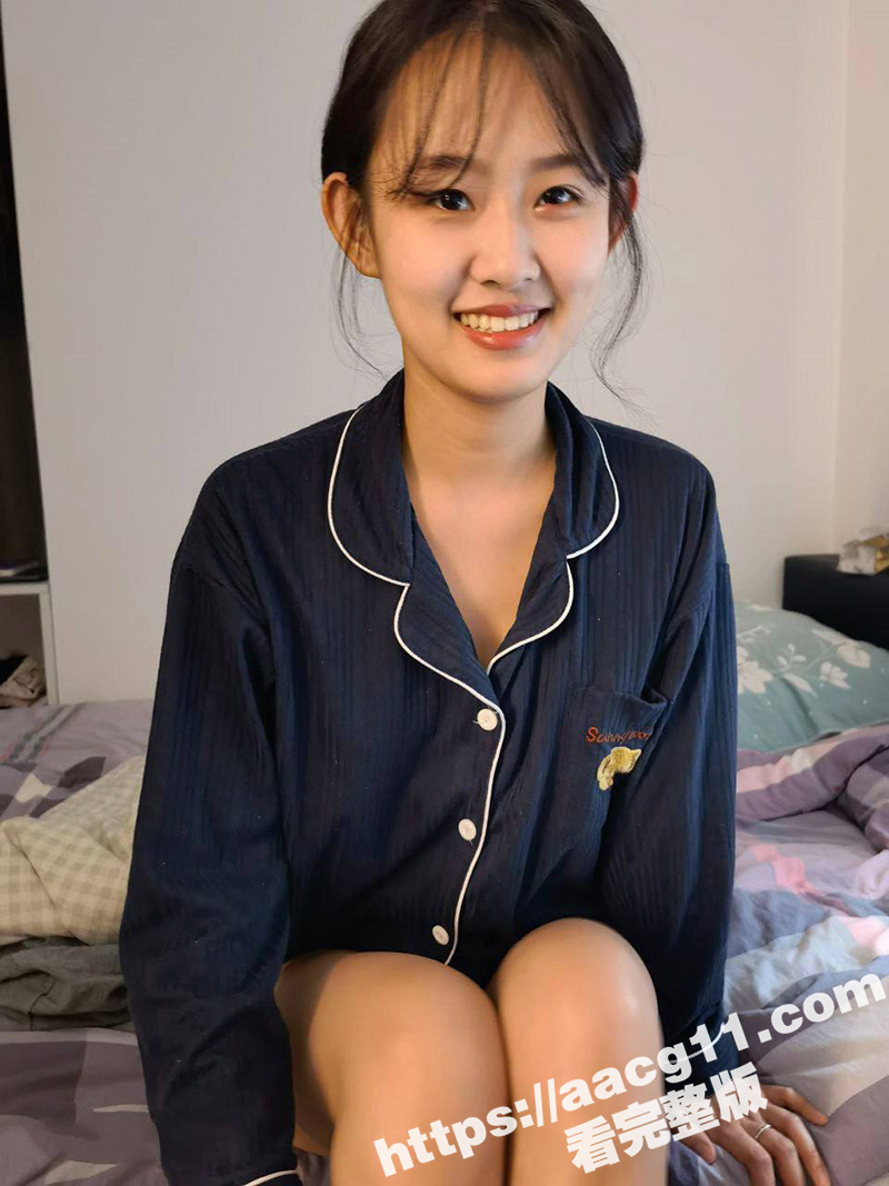 高颜值清纯甜美校花 跟男友国外海边度假 私下秒变反差婊 按住美腿被一插到底 体质敏感高潮不断