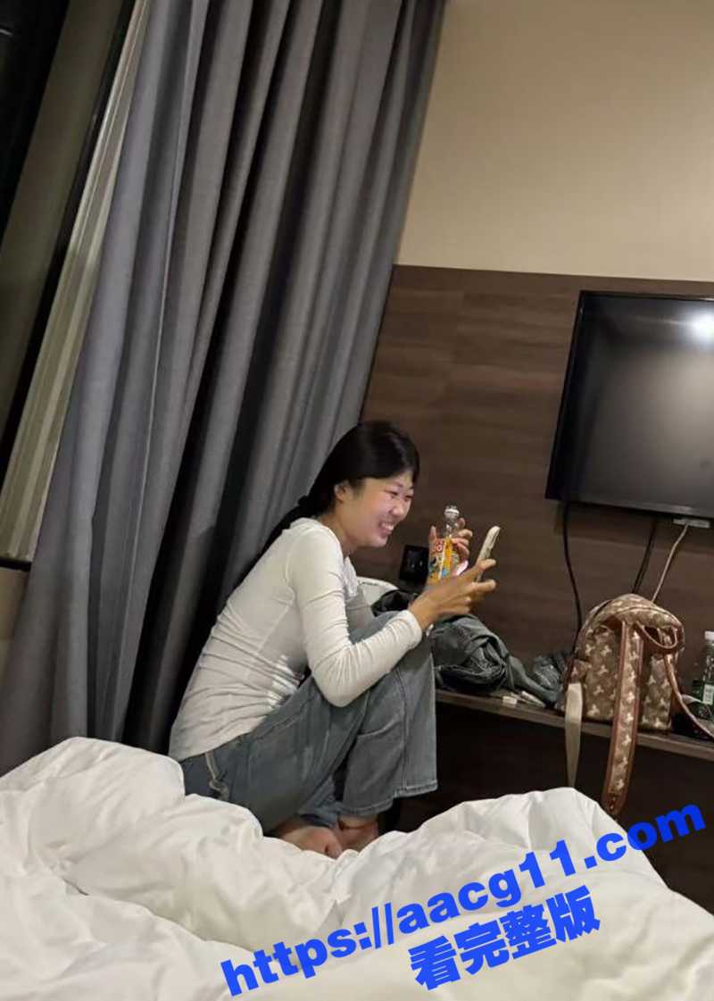 烟台南山学院经管系 张梦琪 脚踏4条船被男友堵宿舍质问 不雅视频全网疯传