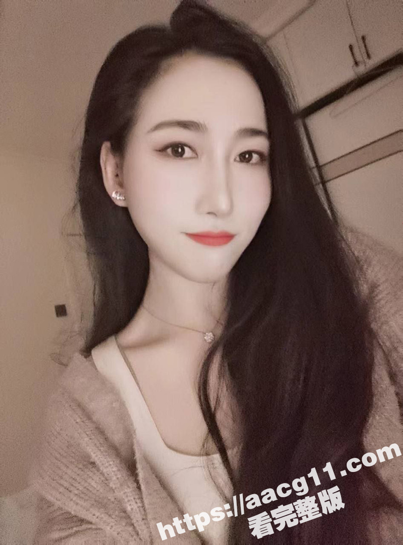 极品身材气质健身妹 私下却是母狗反差婊 穿上性感丝袜秀翘臀美腿 被金主大叔疯狂抽插后入