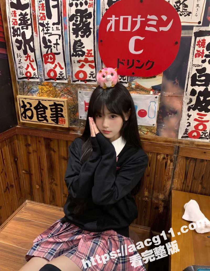 海角兄妹乱伦 大神爆操巨乳风骚表妹 口技一流叫声淫荡 浓精怒射紧窄蜜穴！