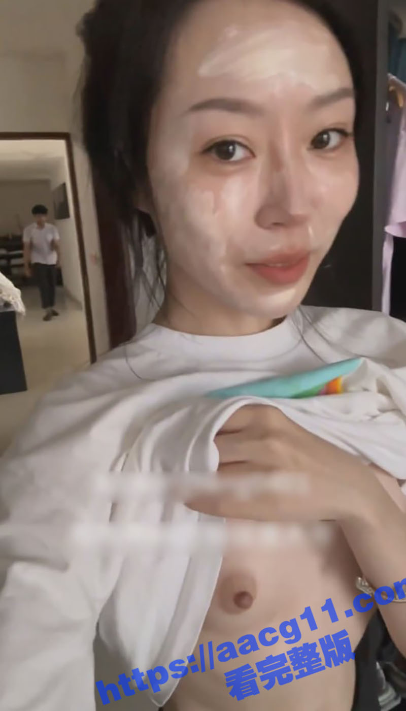推特骚母狗彤彤乖出国相关图片