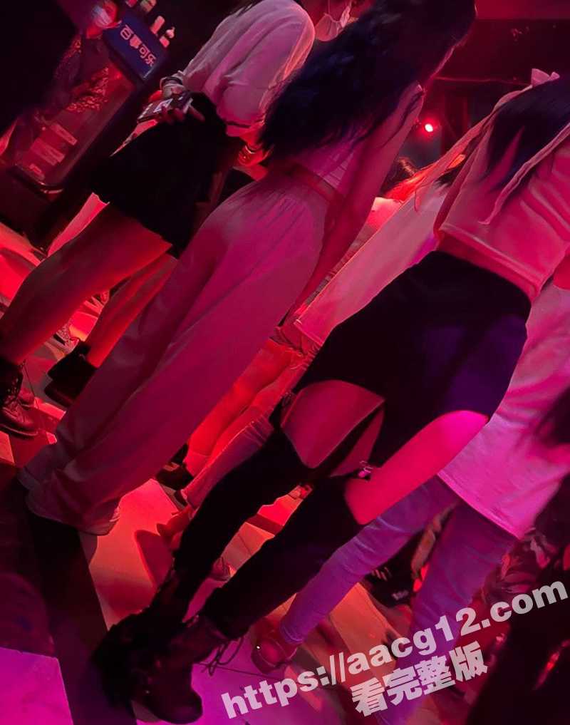 疯狂砂舞实录  淫乱相关图片