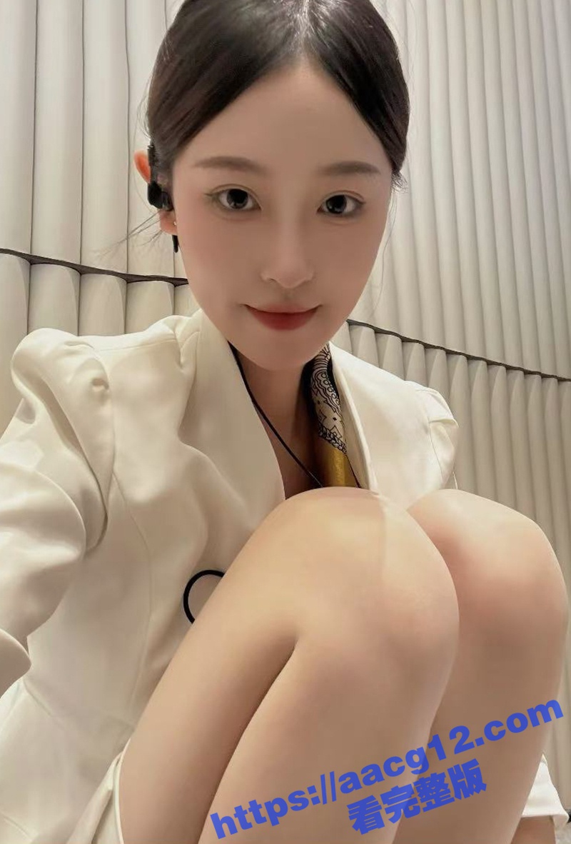 高端案场客服制服黑丝美女 聊了一个月成功拿下 床上直接无套猛操 叫得贼销魂！