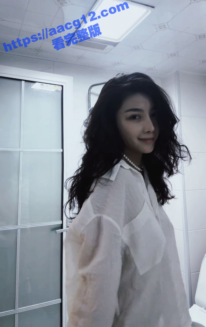 抖音12.7万粉美女相关图片