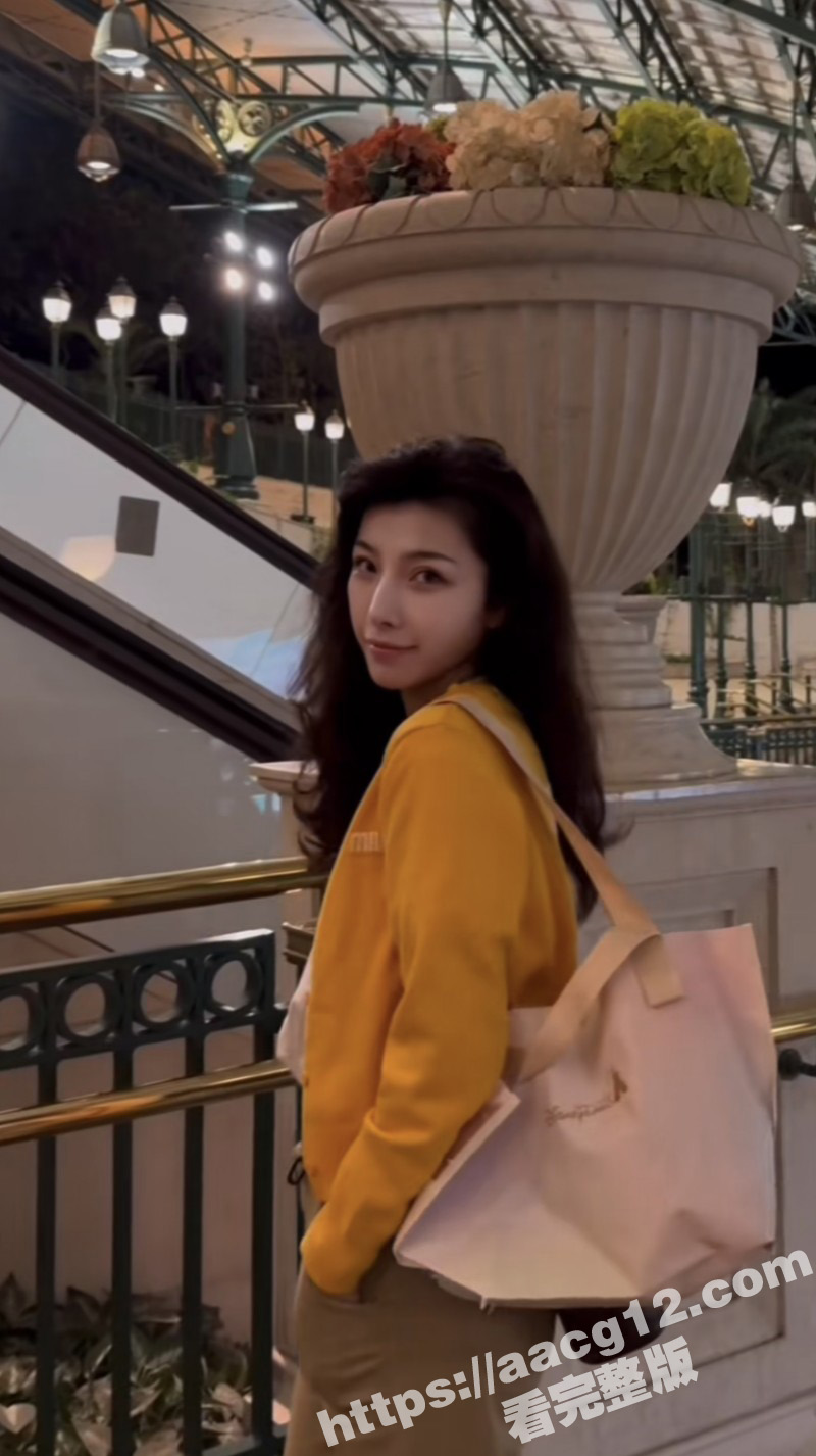 抖音12.7万粉美女相关图片