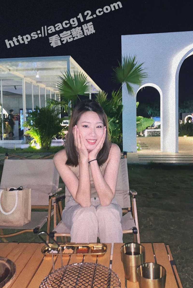 湖南农业大学眼镜娘学生妹 周雨佳 不雅照流出 最美校花背地骚浪成性让人大跌眼镜 私密照遭全校疯传
