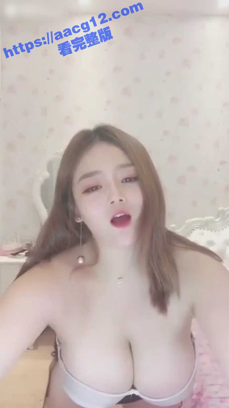 快手巨乳女神 小小瑜相关图片