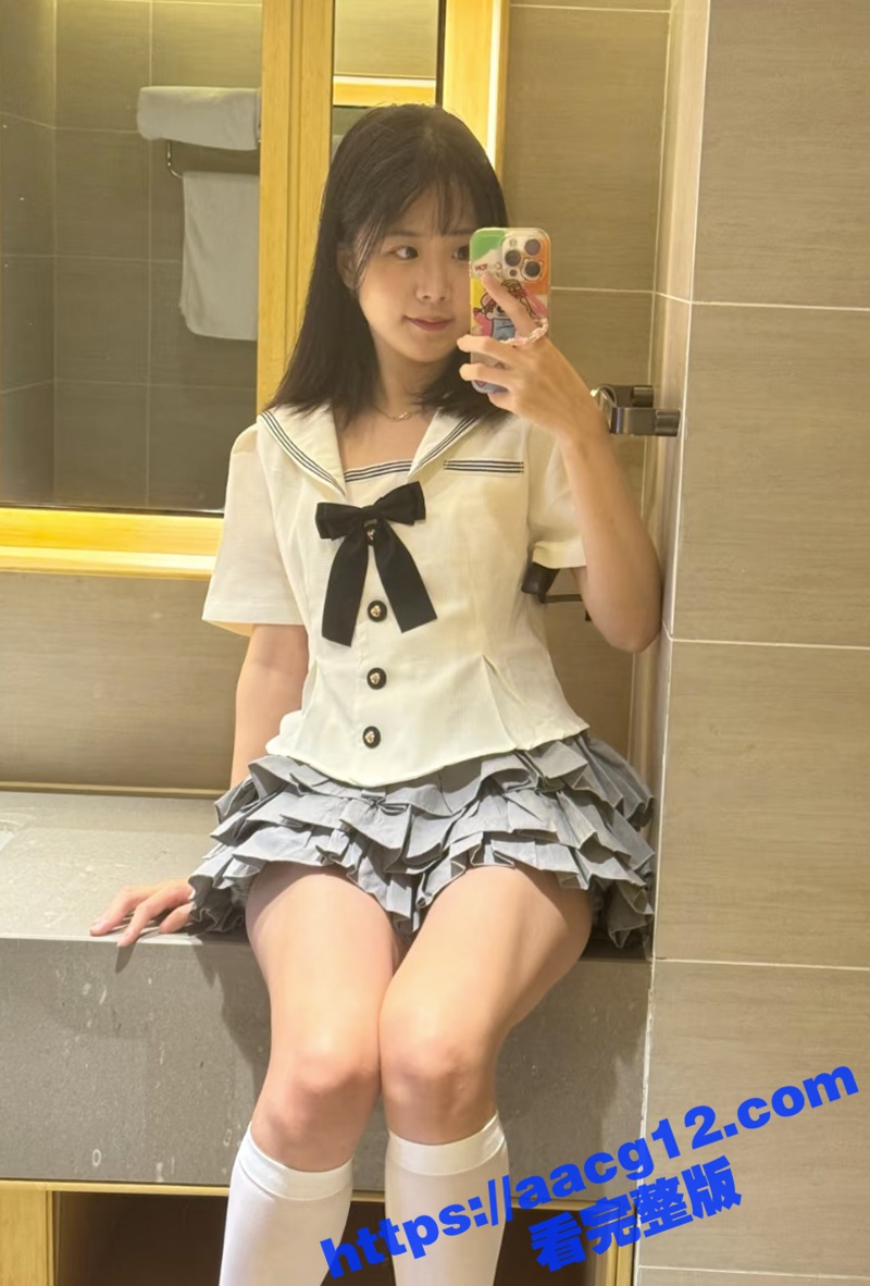 摄影师酒店约炮饥渴嫩模 自慰揉穴求操 黑丝足交口交后入 骚得让人受不了