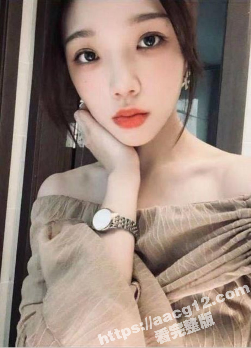 苗条反差人妻不雅私拍流出 纤细美腿卖弄风骚 紫色乳头身经百战 浓密私处性欲极强