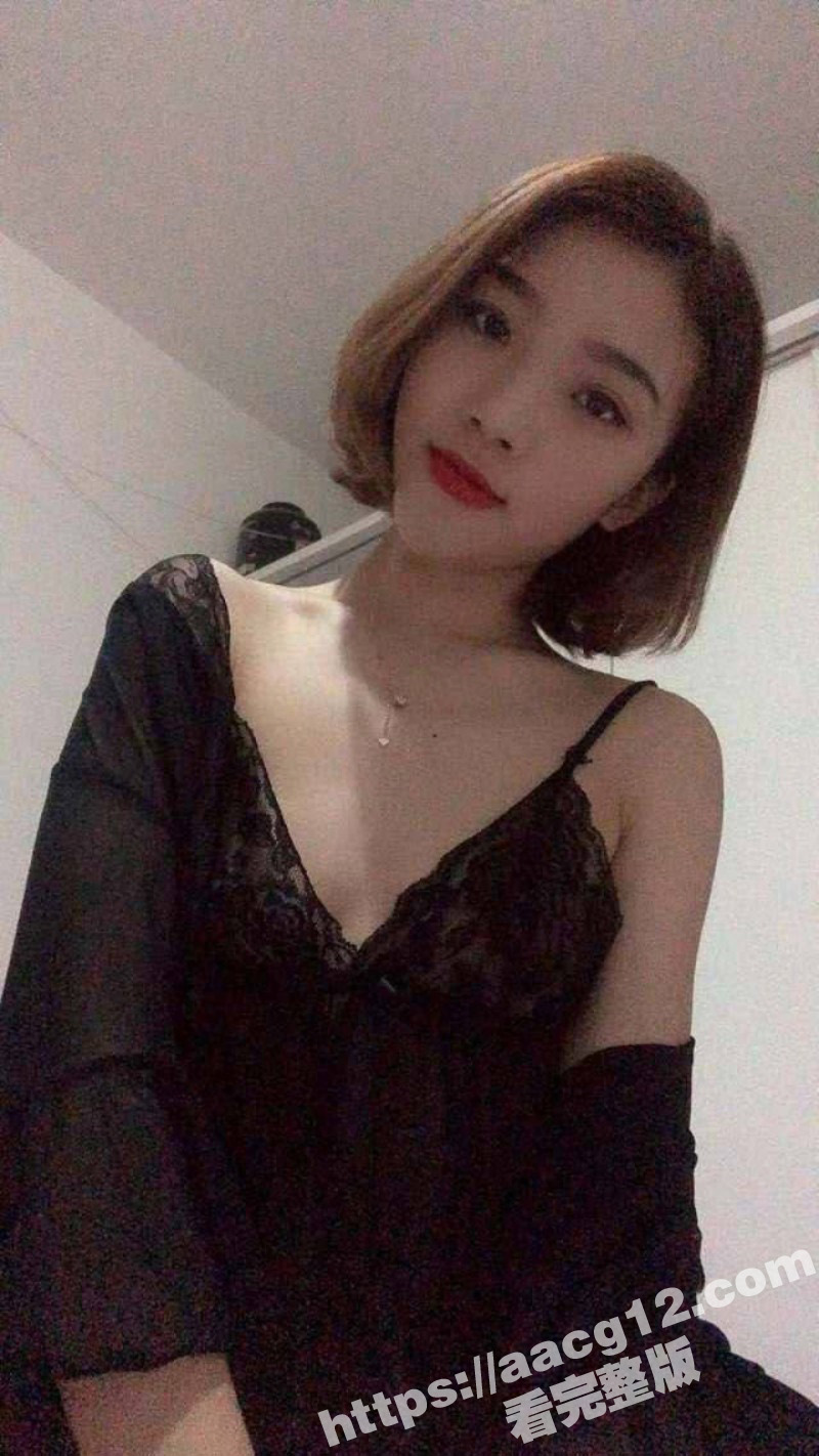 苗条反差人妻不雅私拍相关图片