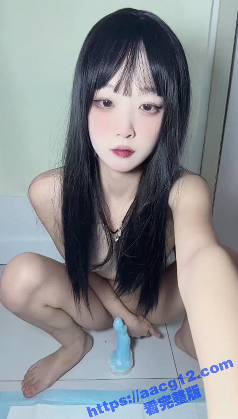快手聊骚调教精神小妹 浓妆艳抹道具双插自慰视频 骚话连篇惹人犯罪