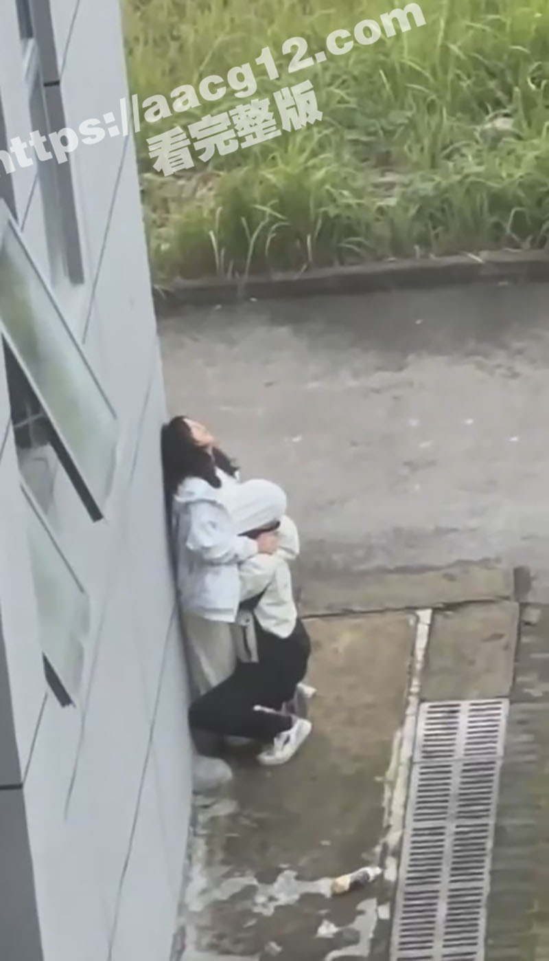 盐城大学小情侣教学楼相关图片