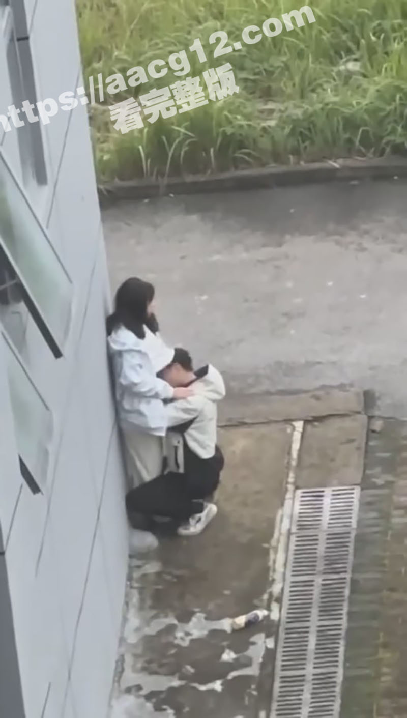 盐城大学小情侣教学楼相关图片