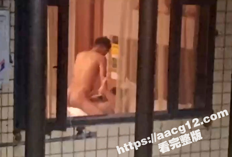 广州民宿狗男女偷情全程被偷拍 情夫卖力打桩 骚女人妻被按双腿猛操 邻居惊叹偷窥 场面极其香艳