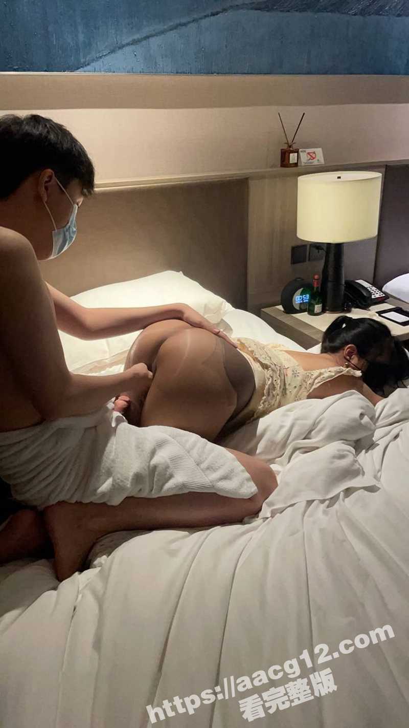 推特极品绿帽骚妇小肥相关图片