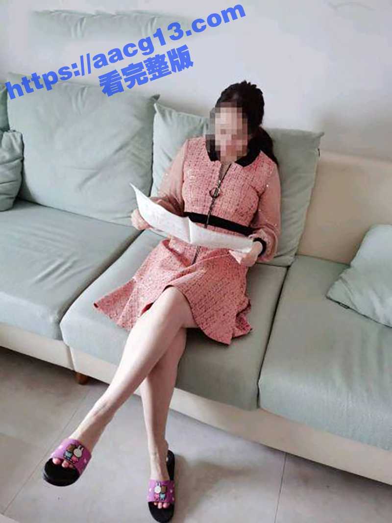 海角新作 单亲家庭母子亲密乱伦儿子成绩进步获奖励 老妈坐在身上自己动真的太爽了