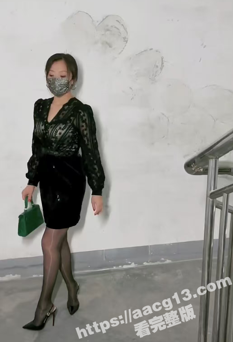 重磅推荐 骚男跟踪黑相关图片