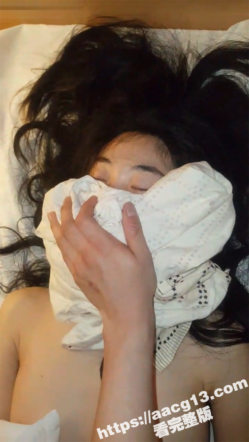 东方国际长腿女经理 酒醉被上司带走酒店迷奸 和兄弟们一起玩弄 套上黑丝玩穴爆操 自拍视频流出