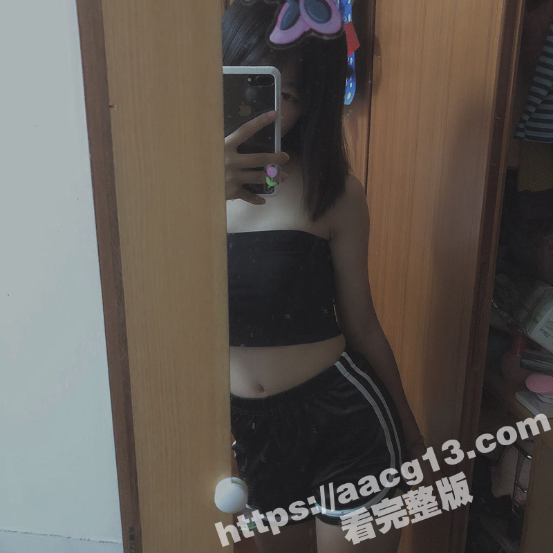 高颜值反差学生妹掰穴相关图片